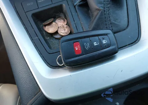 2019 Toyota Rav4 Xle Premium z USA, uszkodzony, nr VIN 2T3C1RFV5KW014878